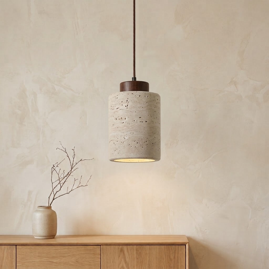 Suspension wabi-sabi en travertin, forme haute Ø 11 cm, bois foncé