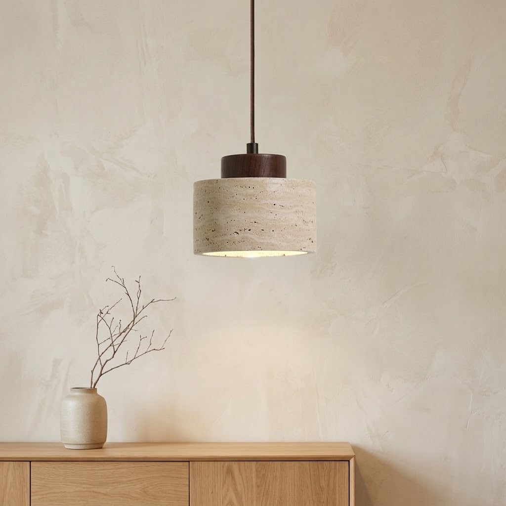 Suspension wabi-sabi en travertin, forme large Ø 12 cm, bois foncé